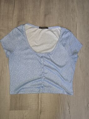 Button-Front Light Blue Floral Scoop Neck Crop Top